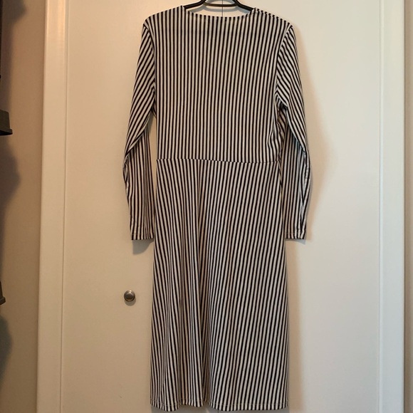 H&M Vertically Striped Low Cut Midi Long Sleeve Tie Wrap Dress Size Large - Picture 4 of 7